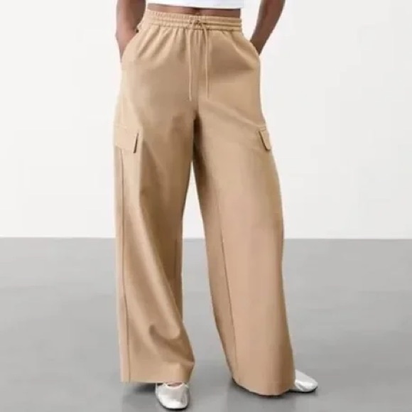 Athleta Pants - Athleta Promenade Cargo Pants Khaki Wide Leg Size Large NWT